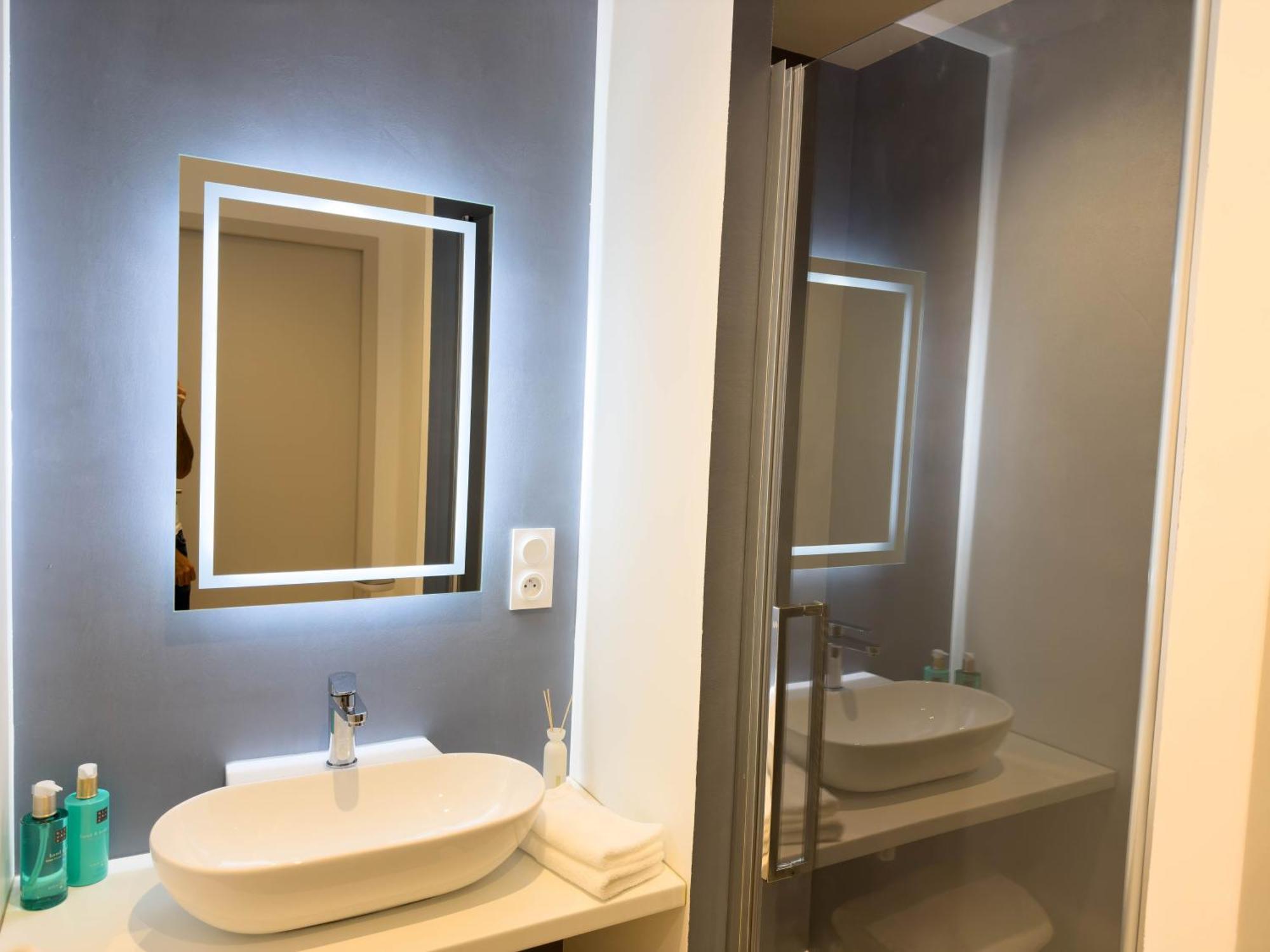 Les Suites Du 13 Aigues-Mortes Bagian luar foto