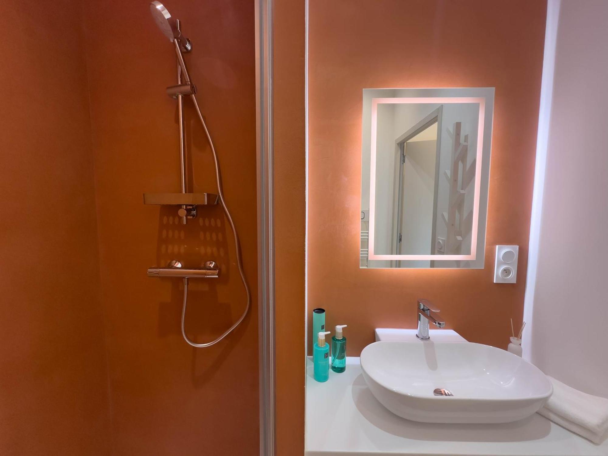 Les Suites Du 13 Aigues-Mortes Bagian luar foto