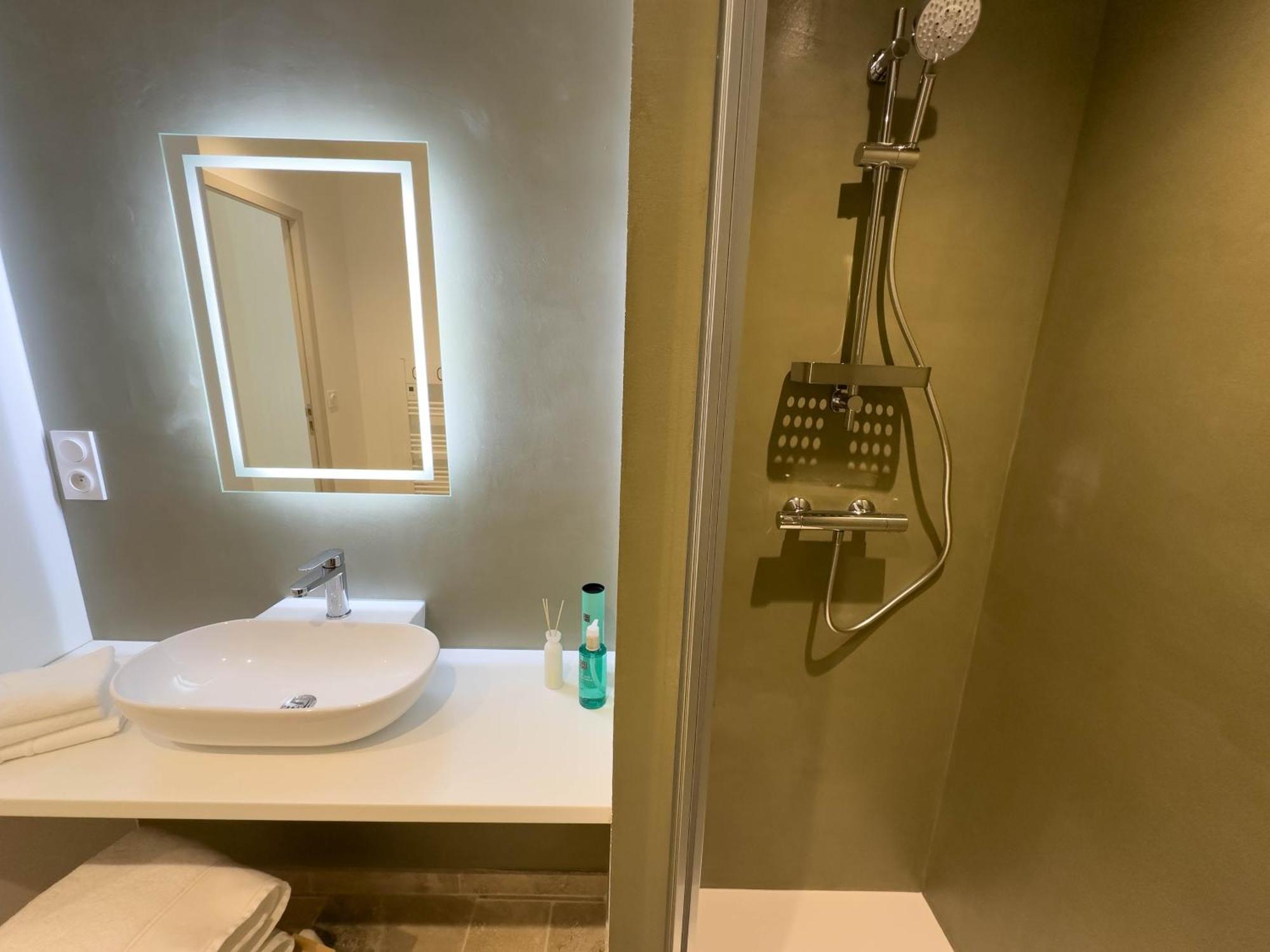 Les Suites Du 13 Aigues-Mortes Bagian luar foto