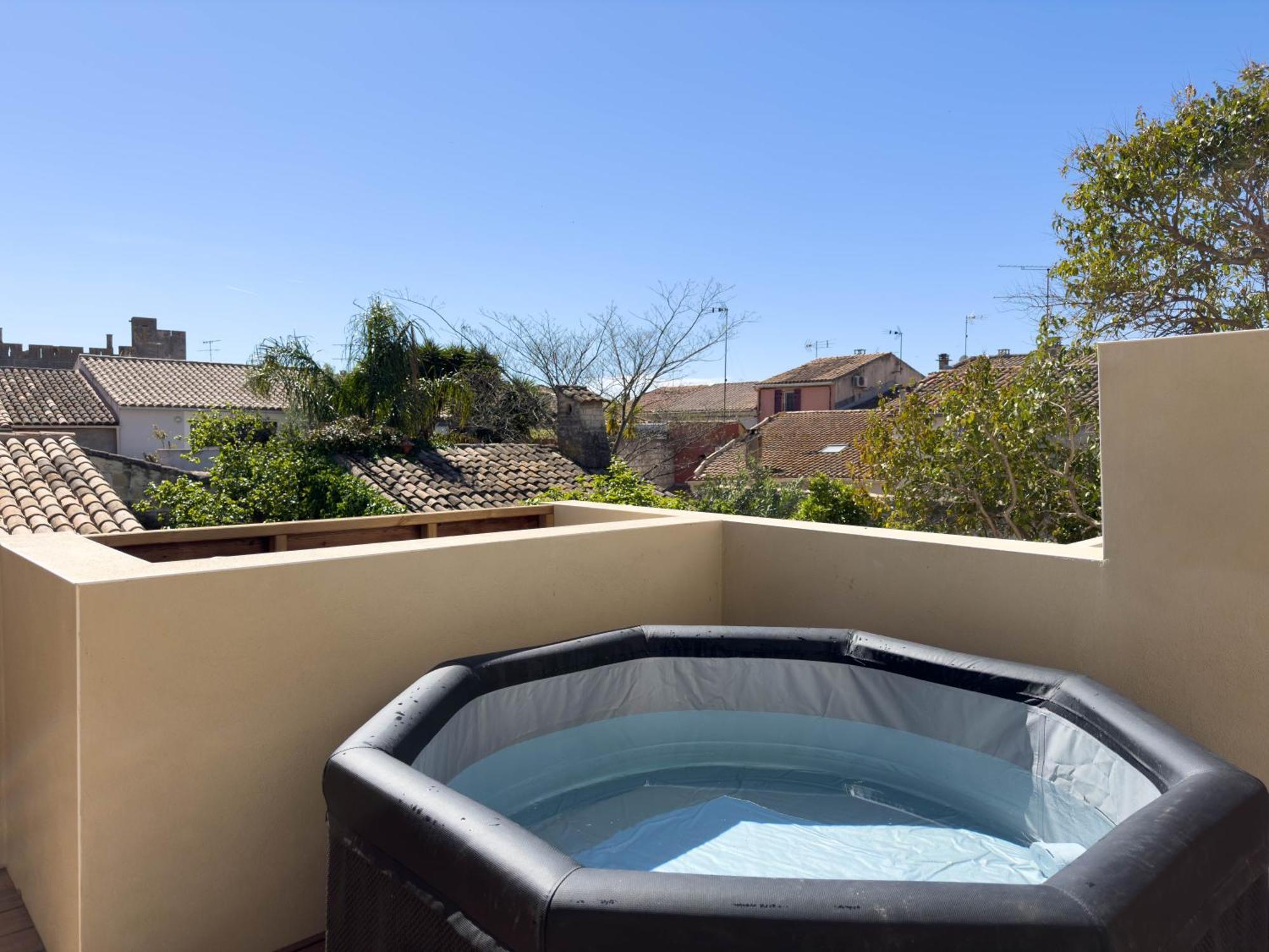 Les Suites Du 13 Aigues-Mortes Bagian luar foto
